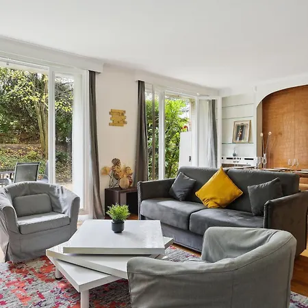 Chic And Spacious With Piano And Terrace Apartment