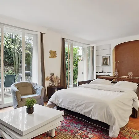 Chic And Spacious With Piano And Terrace Apartment