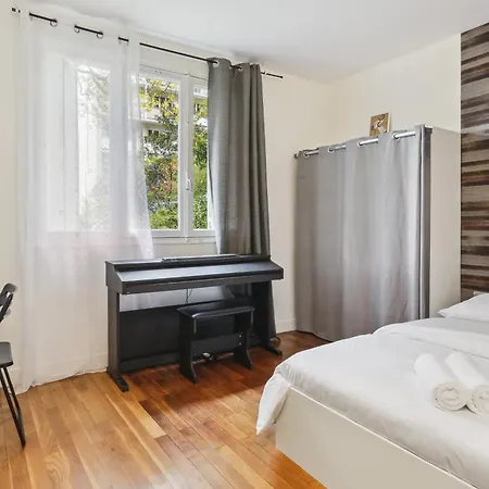 Chic And Spacious With Piano And Terrace *