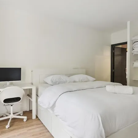 Chic And Spacious With Piano And Terrace *